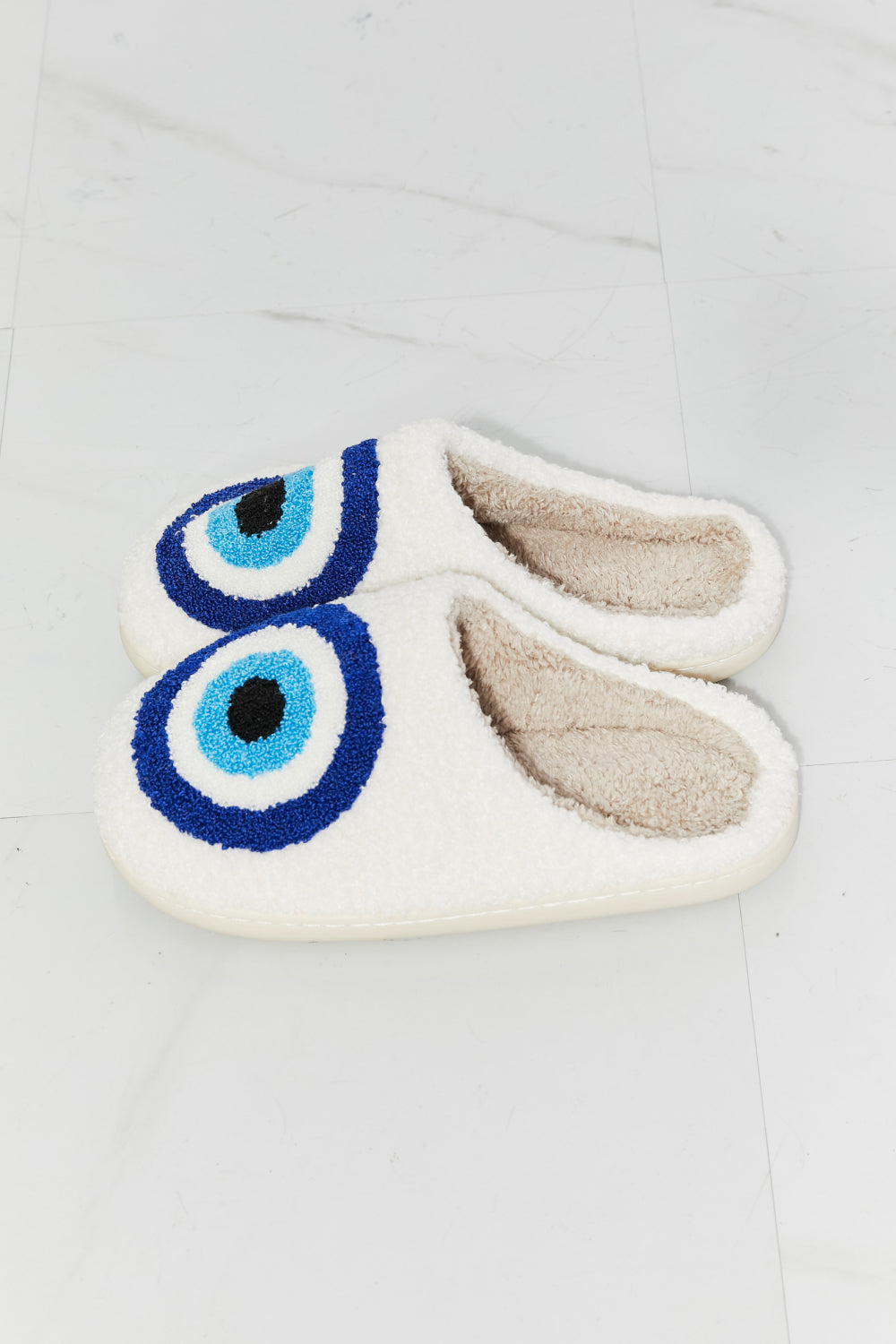 MMShoes Eye Plush White Slipper