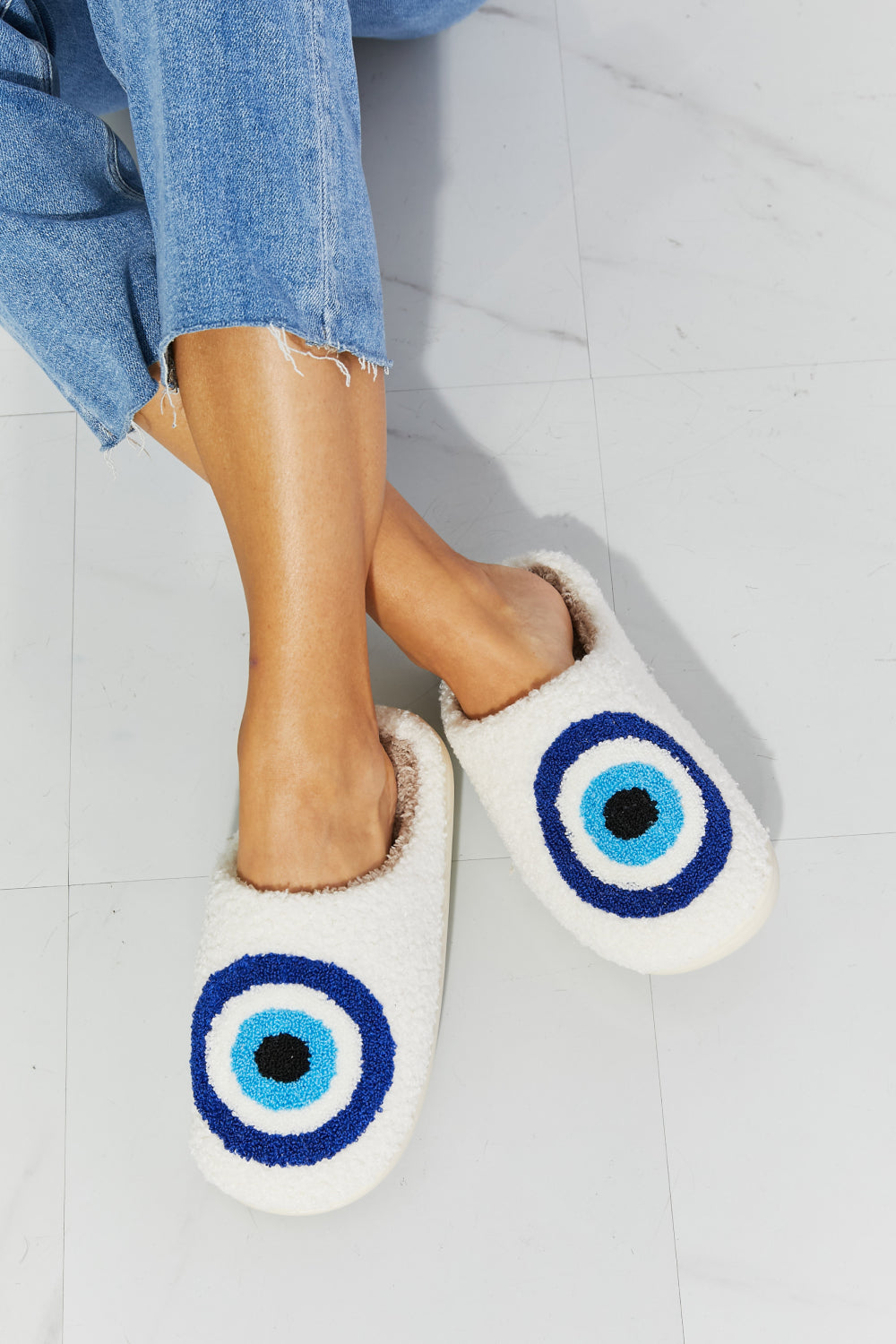 MMShoes Eye Plush White Slipper